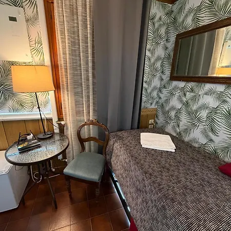 Just For Single Exclusive Lionsclass ホームステイ ヴェネツィア