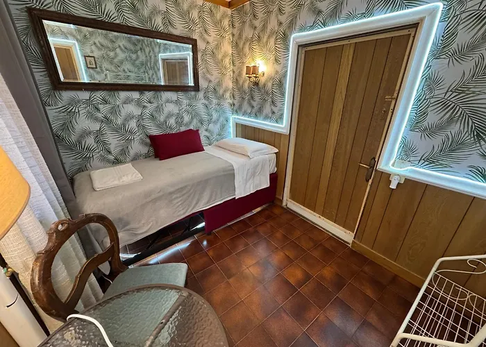 Δωμάτια σε οικογενειακή κατοικία Just For Single Exclusive Lionsclass *